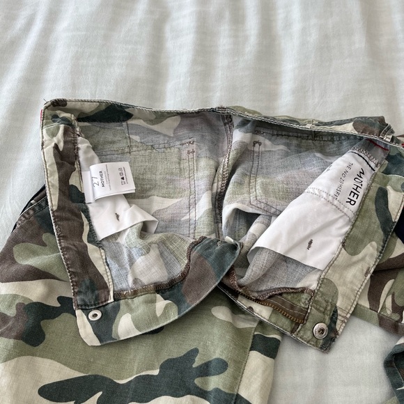 MOTHER No Zip Misfit Camo Pant in Size 27 - Picture 8 of 14